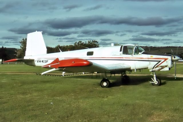 VH-KSF — - FLETCHER FU-24-950 - REG : VH-KSF (CN 249) - PARAFIELD ADELAIDE SA. AUSTRALIA - YPPF (11-7-1993)35MM SLIDE CONVERSION USING A LIGHTBOX AND A NIKON L810 DIGITAL CAMERA IN THE MACRO MODE.