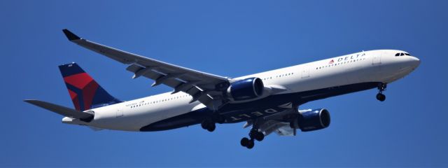 Airbus A330-300 (N801NW) - CDG-SEA   7-12-2022