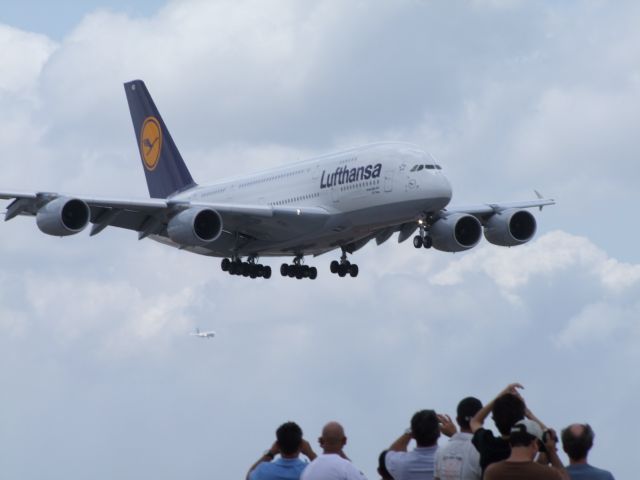 Airbus A380-800 (D-AIMD)