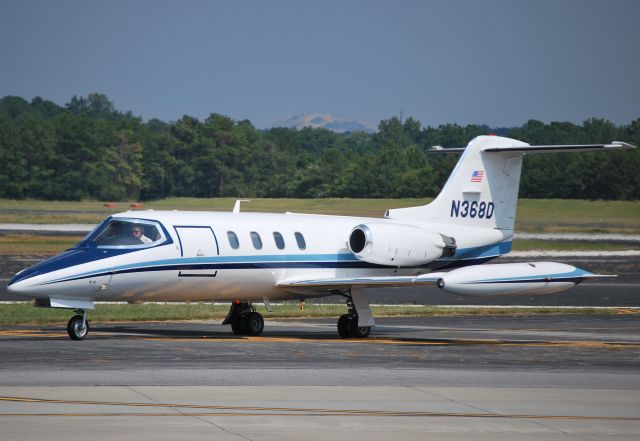 Learjet 25 (N368D) - KPDK