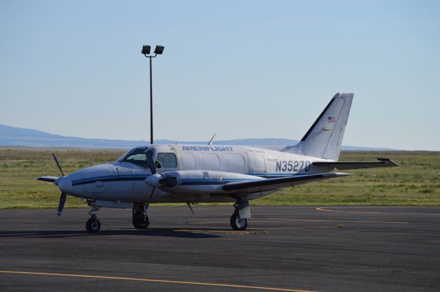 Piper Navajo (N3527D)