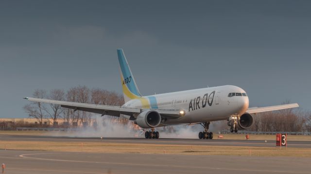 BOEING 767-300 (JA01HD) - Hokkaido International Airlines / Boeing 767-33A/ERbr /Dec.13.2015 Hakodate Airport [HKD/RJCH] JAPAN