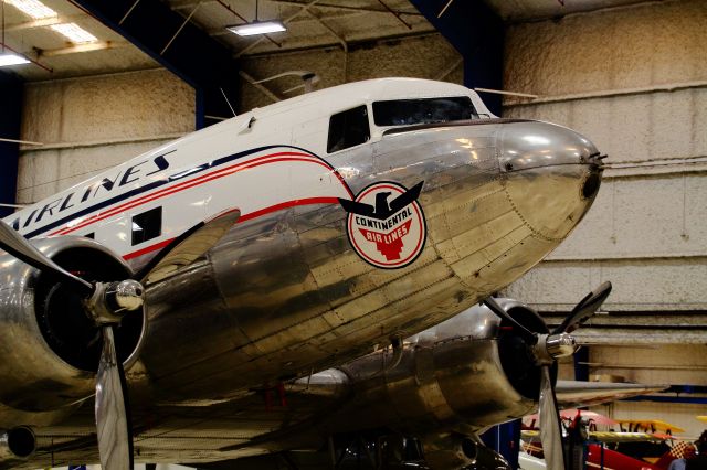 Douglas DC-3 —