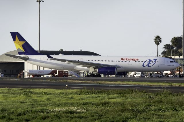 Airbus A330-300 (EC-MHL) - TENERIFE NORTEbr /11/12/2015