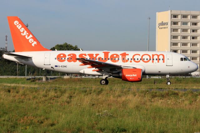 de Havilland Dash 8-400 (G-EZNC)