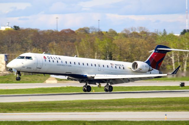 Canadair Regional Jet CRJ-700 (N659CA) - Arriving from Detroit