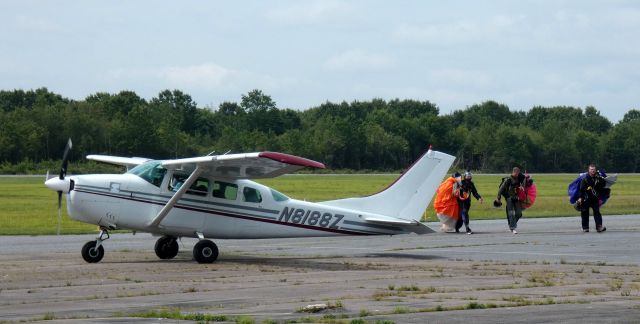 Cessna 205 (N8188Z) - Taxiing for departure is this 1963 Cessna 205 Centurion configured for Skydiving in the Summer of 2023.  8/5/2023