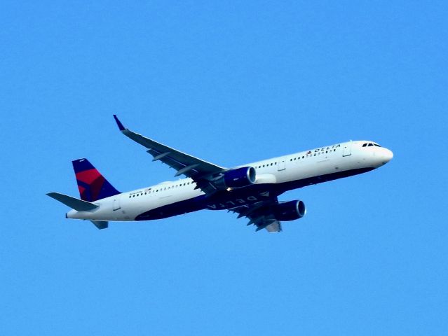 Airbus A321 (N347DN) - DAL2858 ATL-LGA