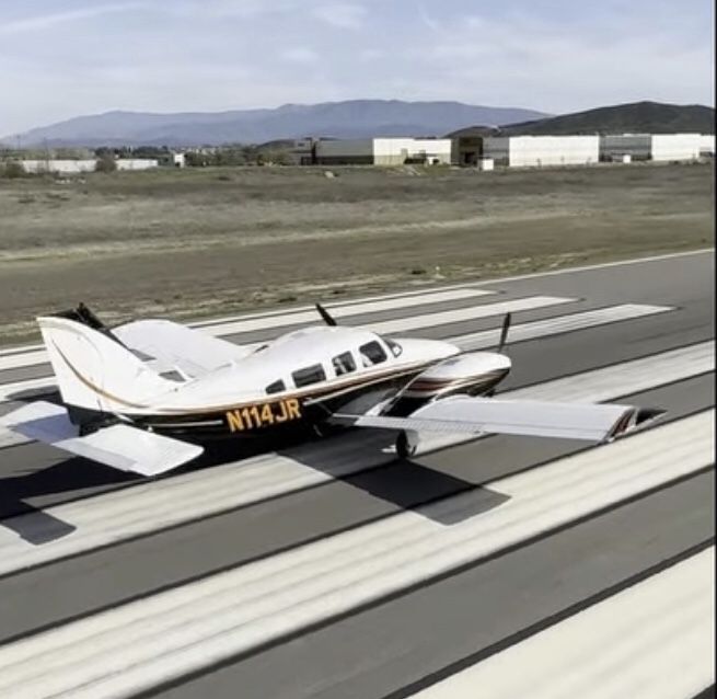 Piper Seneca (N114JR)