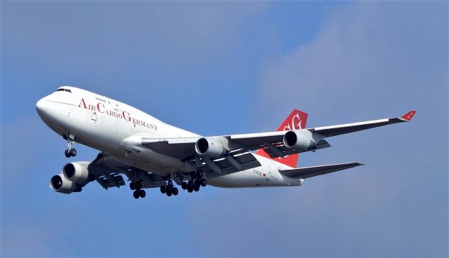 Boeing 747-200 (D-ACGC) - Touch and Go