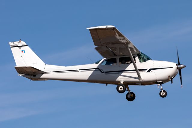 Cessna Skyhawk (N2172Y)