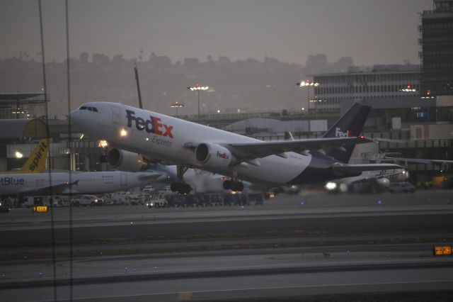 Airbus A300F4-600 (N657FE)