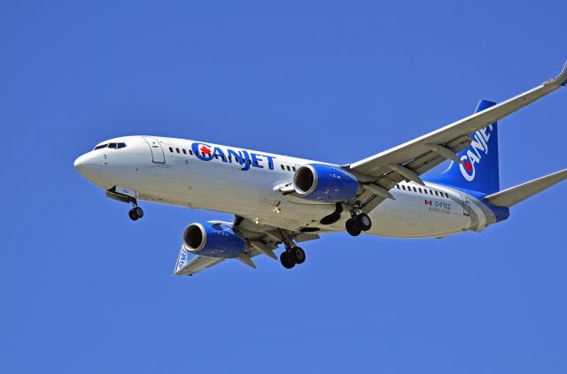 Boeing 737-800 (C-FTCZ)