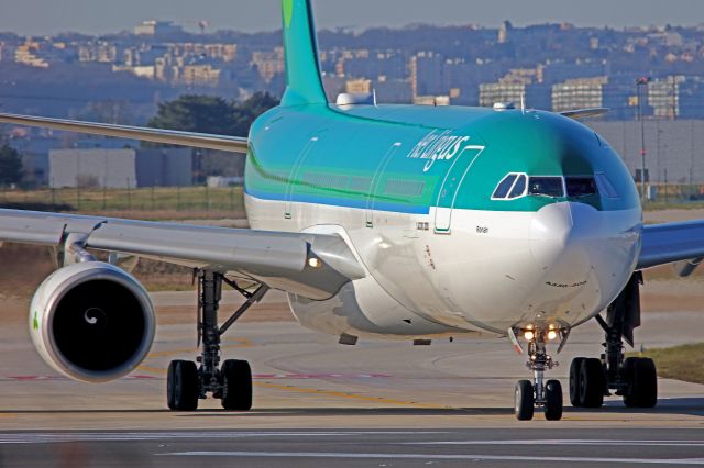 Airbus A330-300 (EI-EAV) - View from "Coulée verte" garden. Imminent take-off.