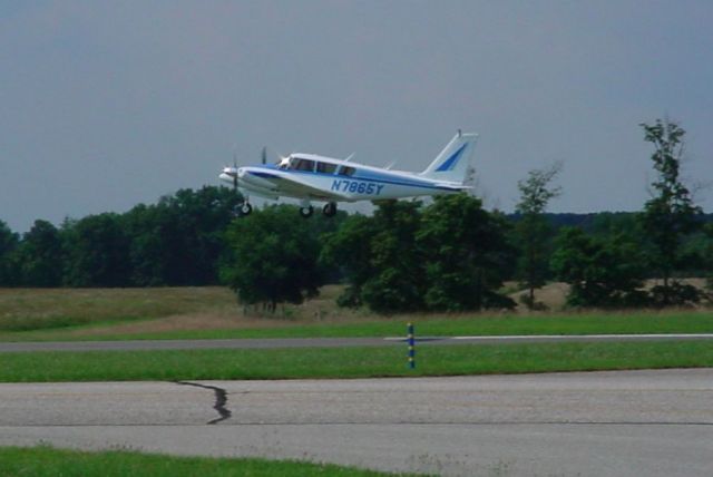 Piper PA-30 Twin Comanche (N7865Y) - Departing 27 on 7/7/09