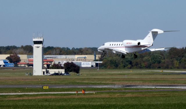 Cessna Citation X (N675CS) - A moment from landing is this 2001 Cessna Citation X in the Autumn of 2018.