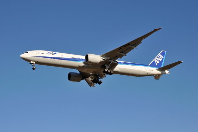 BOEING 777-300 (JA789A) - 2012/1/7