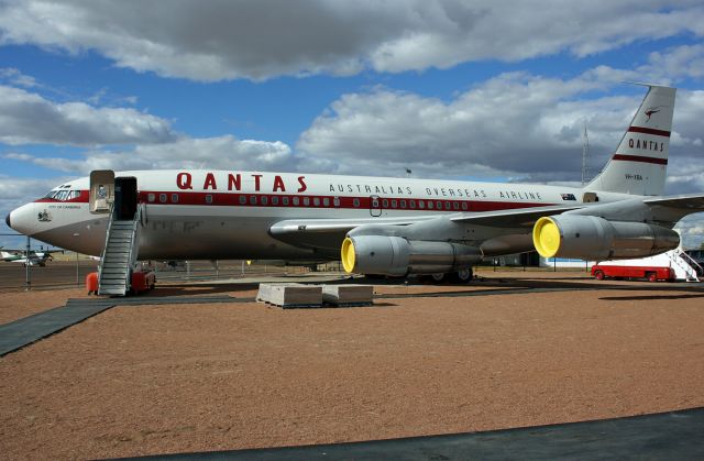 Boeing 707-100 (VH-XBA)