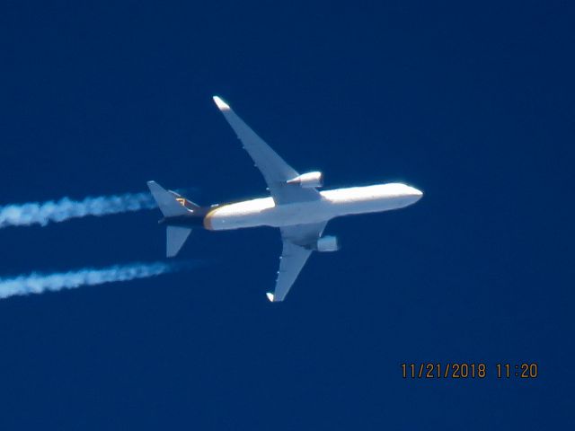 BOEING 767-300 (N319UP)