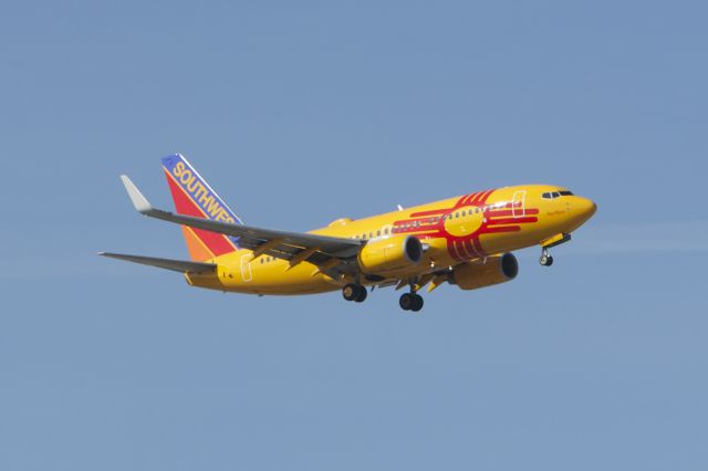 Boeing 737-700 (N781WN) - My first catch of Southwest Airlines "New Mexico 1"