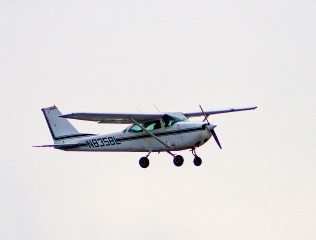 Cessna Skyhawk (N8358L)