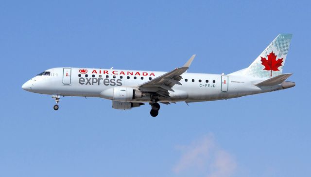 Embraer ERJ-190 (C-FEJD)