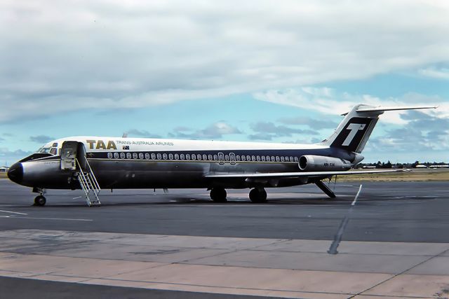 McDonnell Douglas DC-9-30 (VH-TJL) - TRANS AUSTRALIA AIRLINES - McDONNELL DOUGLAS DC-9-31 - REG : VH-TJL (CN 47009/152) - ADELAIDE INTERNATIONAL AIRPORT SA. AUSTRALIA - YPAD 21/9/1986