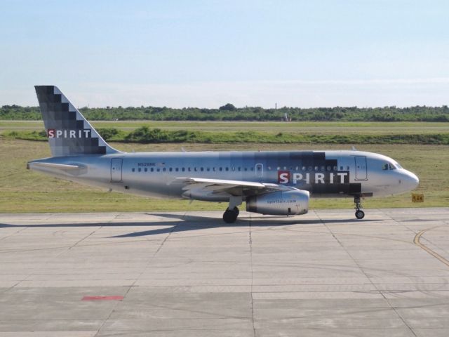 Airbus A319 (N528NK) - still in old colors, about to take off for ft. lauderdale!