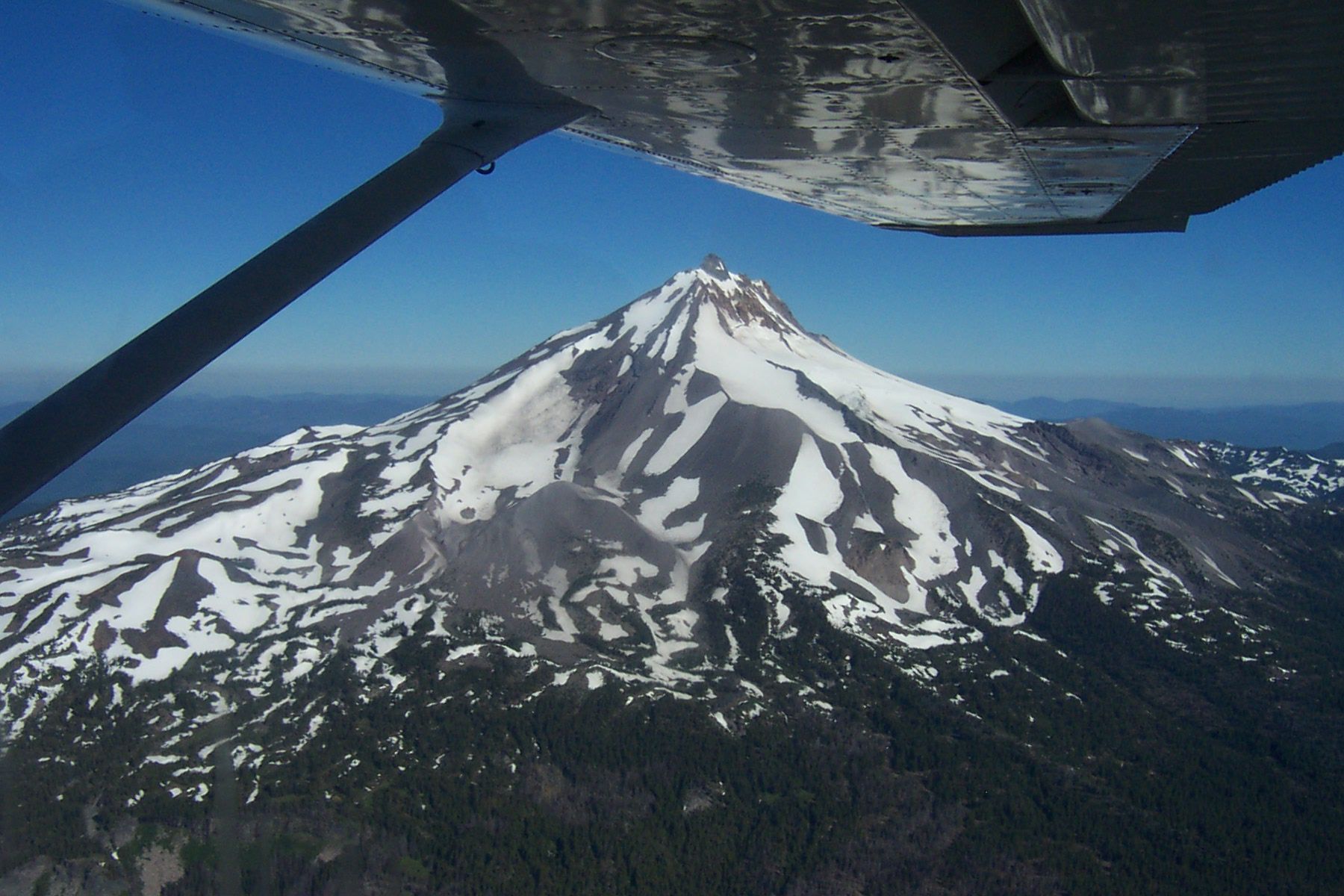 Cessna Skyhawk — - Flying close to Mt. Jefferson in the Cascade Mountain Range in Oregon (note the distorted reflection of the mountain on the wing)