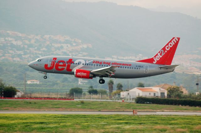 Boeing 737-700 (G-CELC)