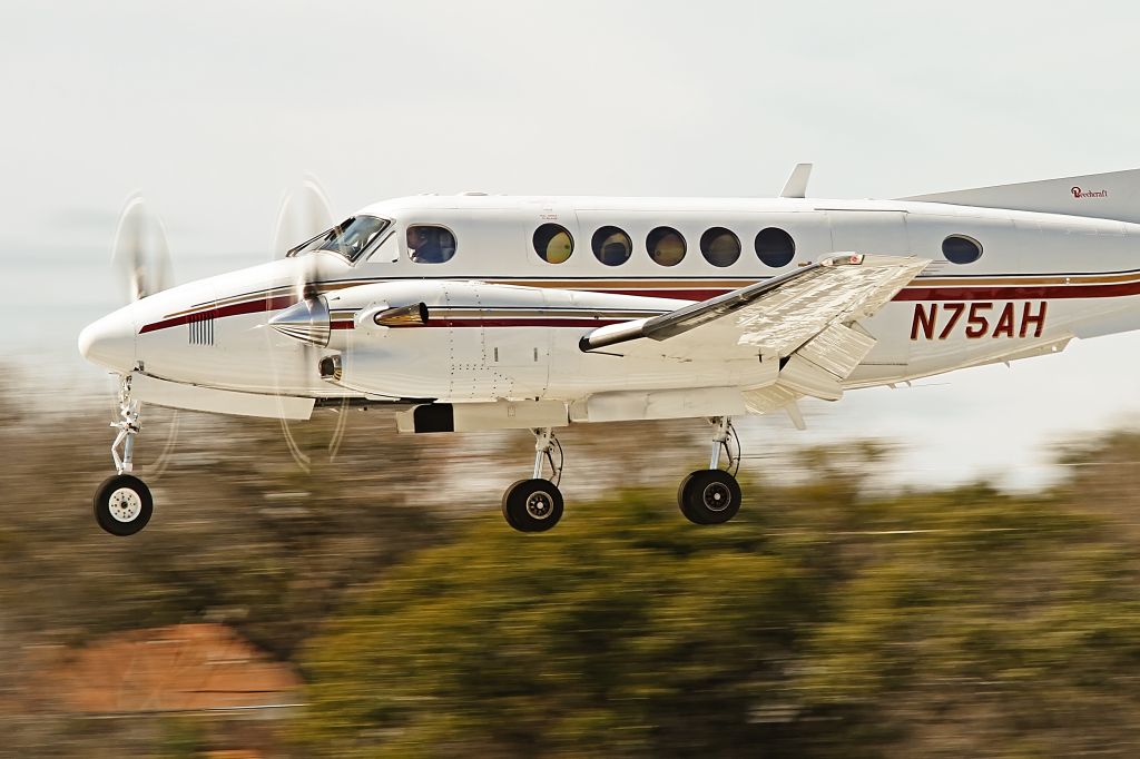 Beechcraft Super King Air 300 (N75AH)