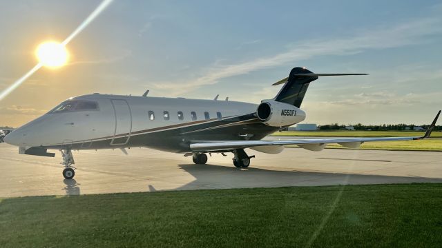 Bombardier Challenger 300 (N550FX) - LXJ550, operated by this 2013 Bombardier Challenger 300, pulling into the FBO. 6/9/22. br /br /s/o to Pilot Jarrett, it was nice getting to talk to you. If you see this, I appreciate you. 