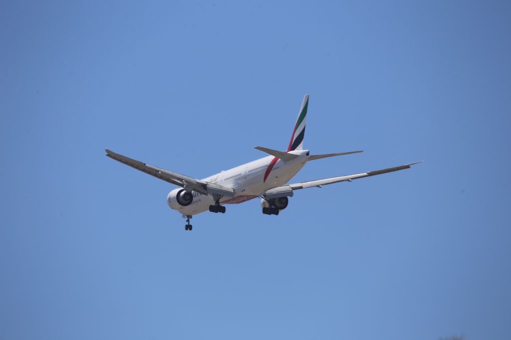 BOEING 777-300ER (A6-EPY)
