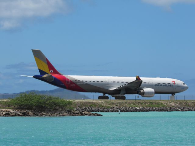 Airbus A330-300 (HL8258)