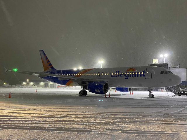 Airbus A320 (N280NV) - An Allegiant Airbus getting covered in a little snow in Toledo tonight (4 Feb 2021). AAY926 will be headed to Florida in a few minutes. 