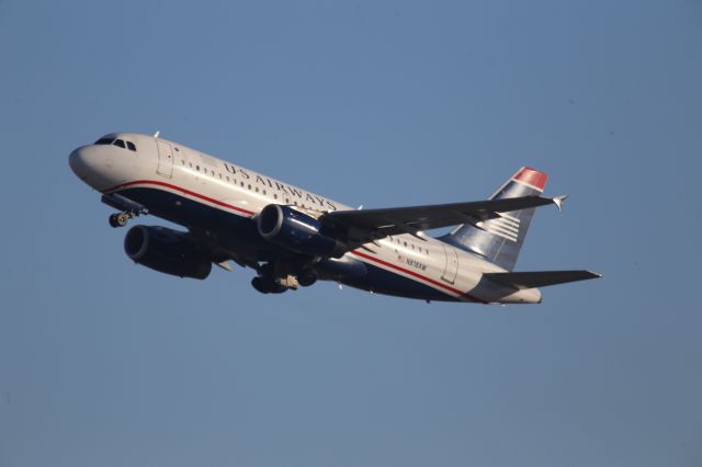 Airbus A319 (N818AW)