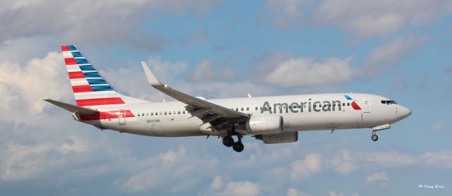 Boeing 737-800 (N847NN) - Landing at Miami International on the afternoon of the 10th of October. 