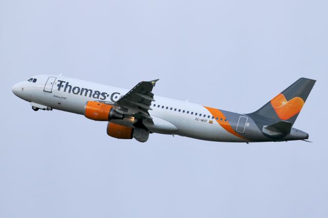 Airbus A320 (EC-MVF) - TCX1154 on the way to Tenerife, TFS.  Operated by Thomas Cook Balearics.  This aircraft was previously D-AICI and OO-TCX