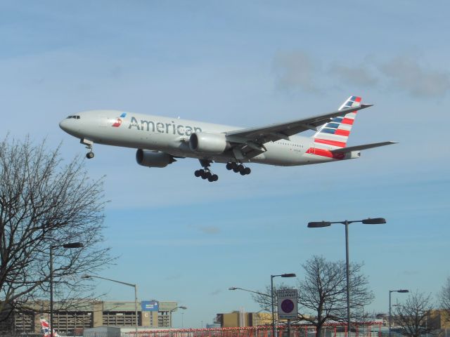 Boeing 777-200 (N755AN) - American Airlines (AA) N755AN B777-223 ER [cn30263]br /London Heathrow (LHR). American Airlines flight AA38 arriving from Miami (MIA).br /Taken from Myrtle Avenue Gardens, Hatton Cross (27L approach)br /2016 03 03  a rel=nofollow href=http://alphayankee.smugmug.com/Airlines-and-Airliners-Portfolio/Airlines/AmericasAirlines/American-Airlines-AAhttps://alphayankee.smugmug.com/Airlines-and-Airliners-Portfolio/Airlines/AmericasAirlines/American-Airlines-AA/a