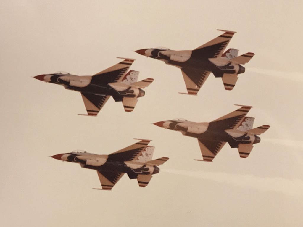 Lockheed F-16 Fighting Falcon — - Thunderbirds 