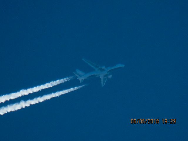 BOEING 767-200 (N714AX)