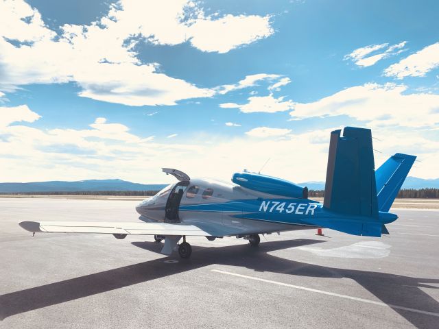 Cirrus Vision SF50 (N745ER)