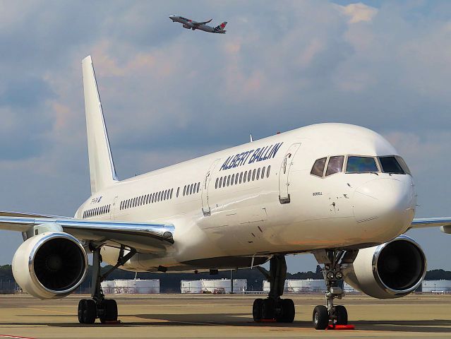 Boeing 757-200 (TF-FIW) - I took this picture on Mar 25, 2019.br /FI1901/24 Mar TSE-NRTbr /Icelandair・・・？？？？br /Hapag-Lloyd Cruise=Privatjet ALBERT BALLIN?!