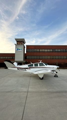 Beechcraft 35 Bonanza (N2032E)