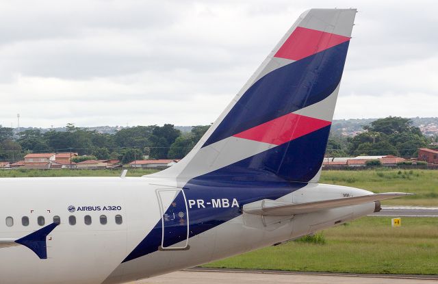 Airbus A320 (PR-MBA)