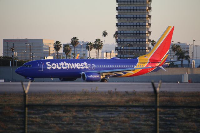 Boeing 737-800 (N8555Z)