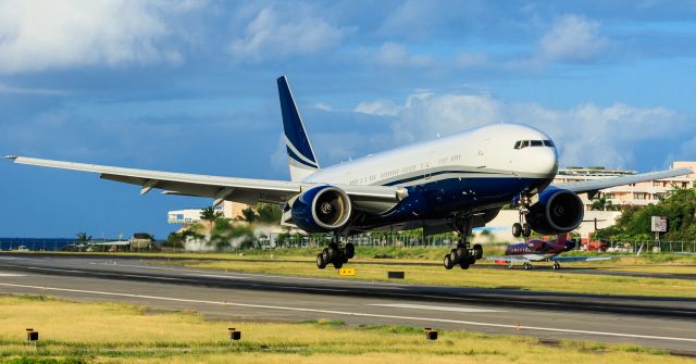 Boeing 777-200 (N777UK) - Boeing N777UK moments before touching down at sun shine city St Maarten. the largest private aircraft to land at out local airport.