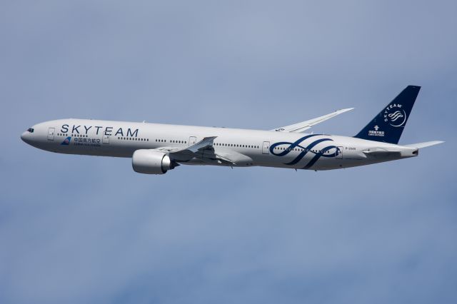 BOEING 777-300 (B-2049) - Skyteam C/S departing JFK