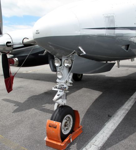 Beechcraft King Air 90 (RLI331) - Wheel locks as per TSA regulations.