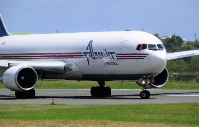 BOEING 767-300 (N316CM)